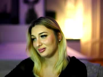amira_velvet
