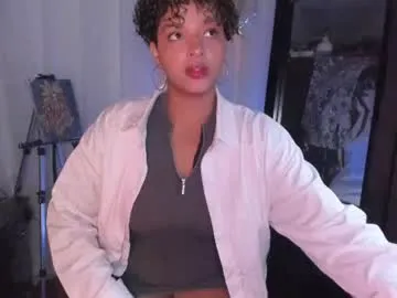 chloe_kisses2