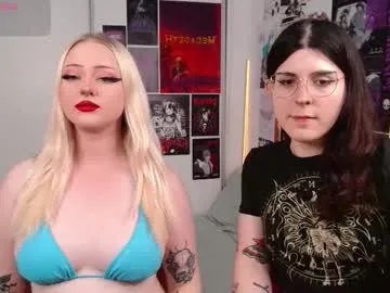 chloe_levine