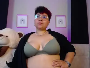 curly_cam_queen
