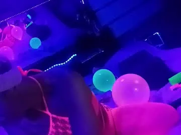 kikilovespartylights