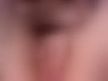 laura_pinky