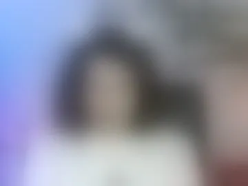 lizzie_shy_