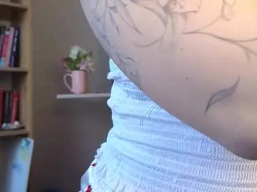 lucy_curvy