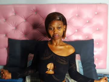 tyra_bangss